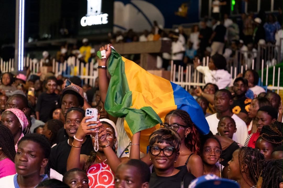 Le drapeau dans la foule